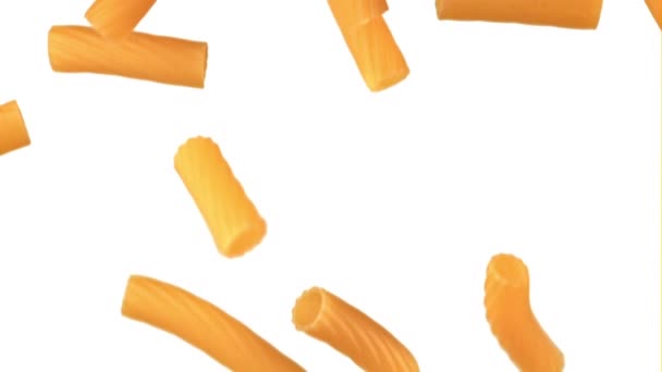 Super Zeitlupe Pasta Cannelloni trocken fällt. Gefilmt mit einer Hochgeschwindigkeitskamera bei 1000 fps. — Stockvideo