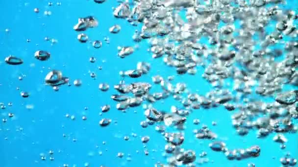 Burbujas de aire bajo el agua. Filmado en cámara lenta 1000 fps. — Vídeo de stock
