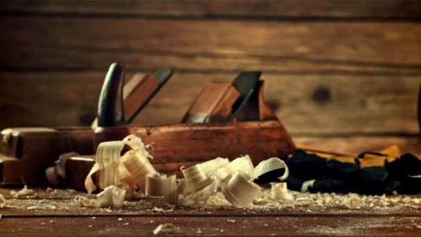 Wood chips fall on the table. Filmed is slow motion 1000 frames per second. — Stock Video