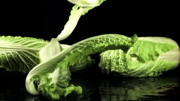 Beijing cabbage leaves fall on the table. Filmed is slow motion 1000 fps. — Video Stock