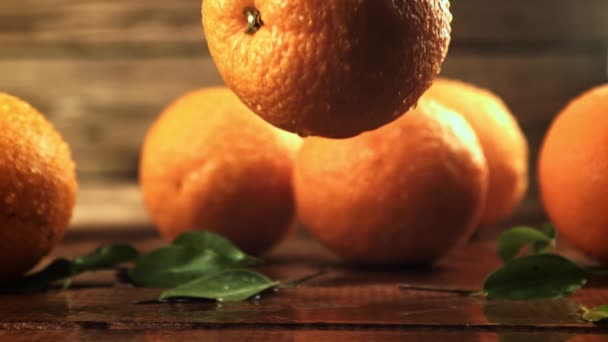 A juicy orange falls on a cutting board. Filmed is slow motion 1000 frames per second. — Stockvideo