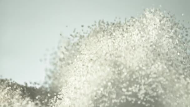 Zucchero Alza Cade Uno Sfondo Bianco Consistenza Dello Zucchero Girato — Video Stock