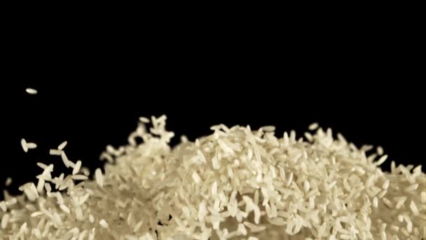 Reis Steigt Und Fällt Textur Von Reis Auf Schwarzem Hintergrund — Stockvideo