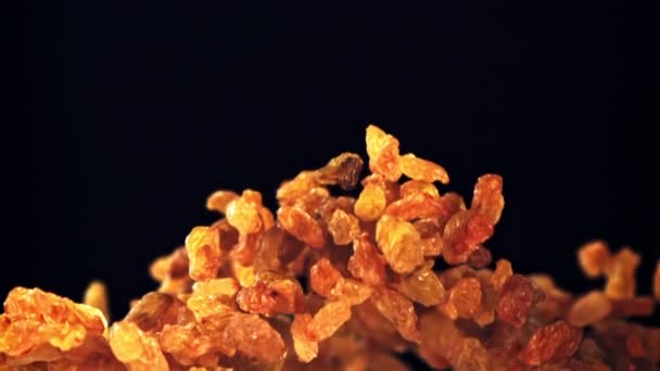 Une Pile Raisins Envole Tombe Sur Fond Noir Filmé Est — Video