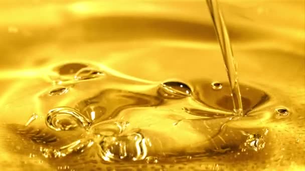Olivový Olej Sype Šplouchnutím Struktura Olivového Oleje Natočeno Vysokorychlostní Kameře — Stock video