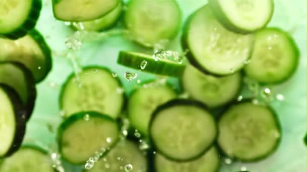 Pieces Fresh Cucumber Splashes Water Fly Rotate Flight Green Background — Stock Video