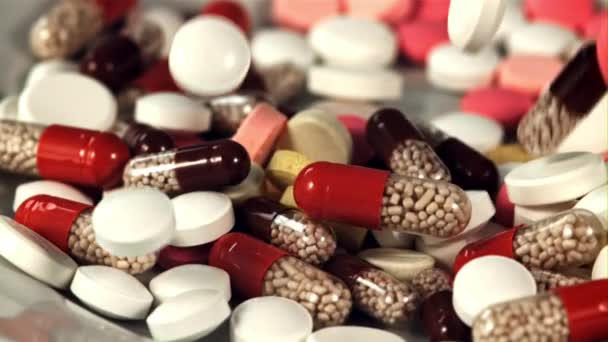 Varie Capsule Pillole Cadono Mucchio Sul Tavolo Macro Sfondo Girato — Video Stock