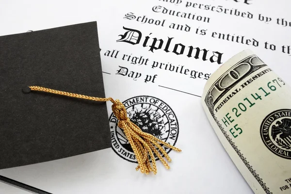 Diploma and cash — Stock Photo, Image