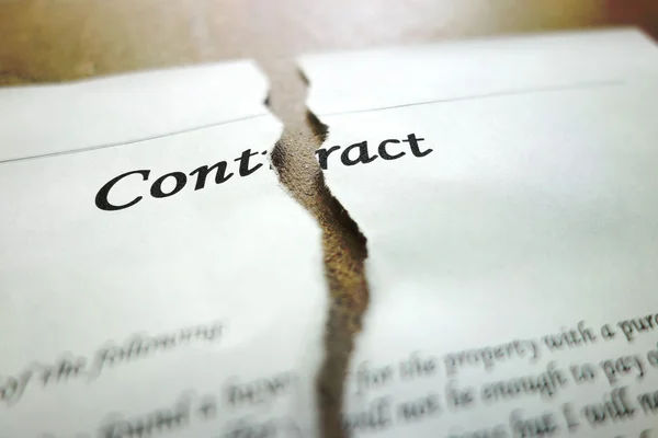 Torn contract — Stock Photo, Image