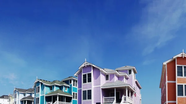 Luminose Nuove Case Spiaggia Color Pastello Nags Head Sulle Banche — Foto Stock