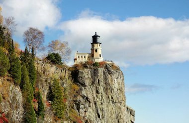 Minnesota 'daki Split Rock Deniz Feneri. Superior Gölü' nün kuzey kıyısında.                               