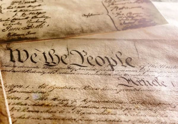 美国宪法 有我们人民的文字和签名 — 图库照片