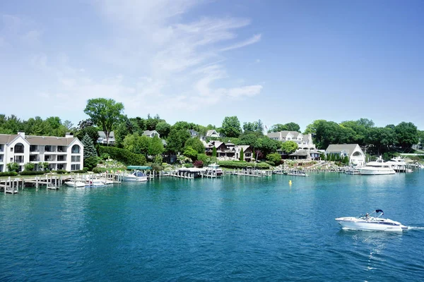 Häuser Und Boote See Lake Der Innenstadt Von Charlevoix Michigan — Stockfoto
