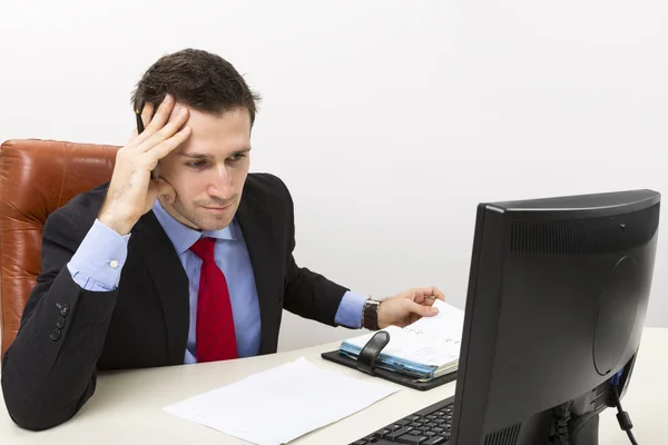 Hombre de negocios concentrado — Foto de Stock