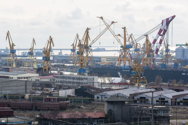 Udsigt over industrihavnen - Stock-foto