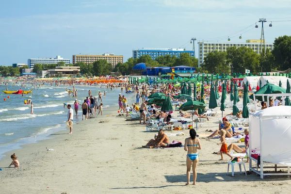 Aurinkoinen päivä Mamaia, Romania — kuvapankkivalokuva