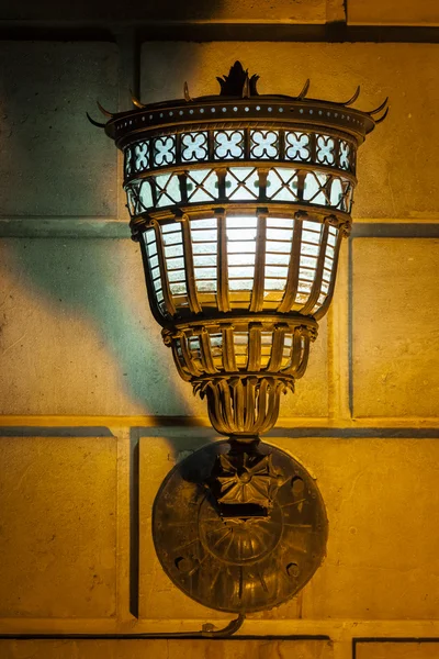 Античная настенная лампа — стоковое фото