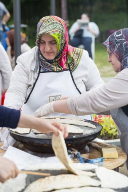 traditinal Türk pasta pişirme