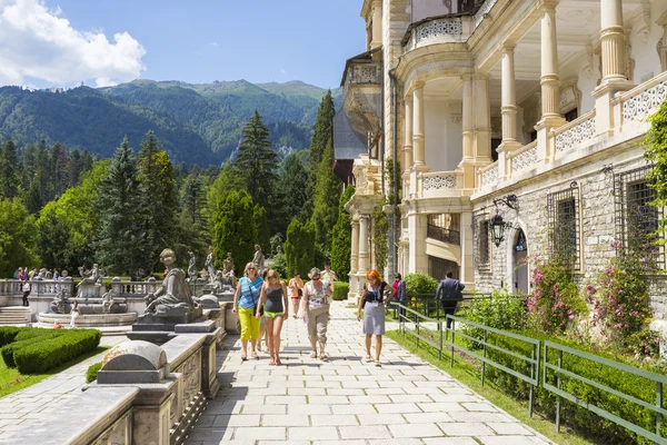 Peles castle garden — Stock Photo, Image