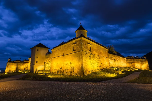 Night view of Brasov Fortress — Stock Photo, Image