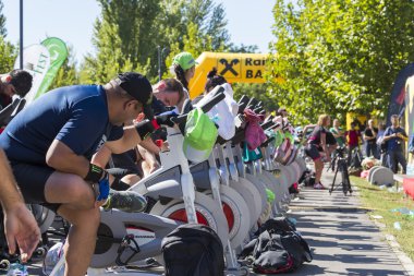 kas tonlama sabit bisiklet kullanma