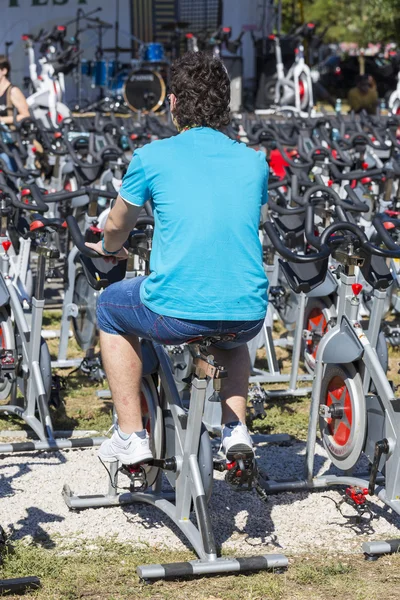 Staying in shape using stationary bikes — Zdjęcie stockowe