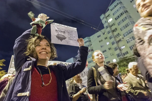 Протести проти видобутку золота в місті Rosia Montana обробка — стокове фото