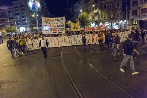 Протести проти видобутку золота в місті Rosia Montana обробка — стокове фото