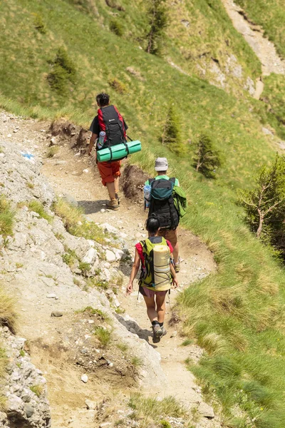 徒步旅行者在左支山 — 图库照片