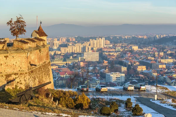 Winter stadsgezicht van brasov, Roemenië — Stockfoto