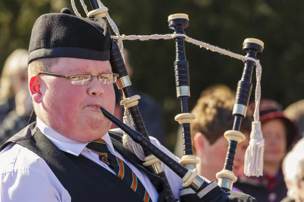 Young Irish man playing the bagpipe — Stock Photo, Image