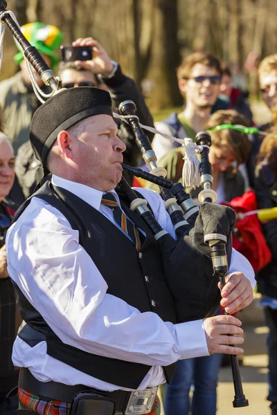 Senior Irish bagpiper — Stock Photo, Image