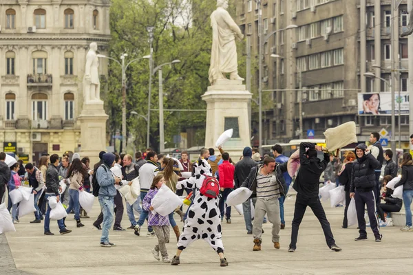 Fun and pillow fight — Stock Photo, Image