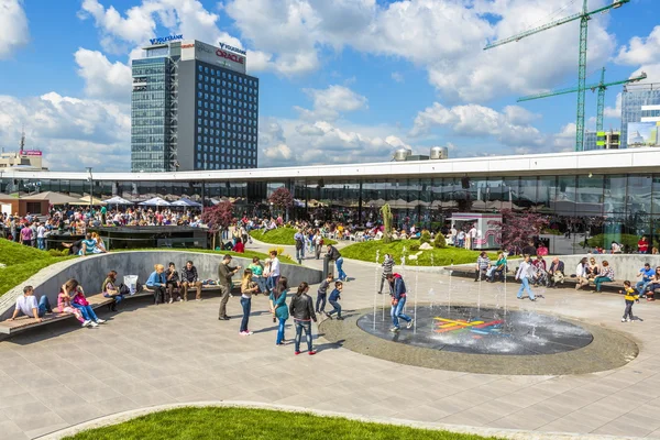 Přeplněné nákupní centrum, Bukurešť, Rumunsko — Stock fotografie