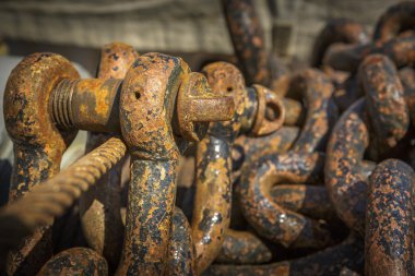 paslanmış zincirleri ve Makinaları