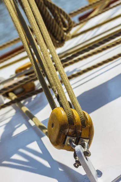 Marine ropes and rigging — Stock Photo, Image