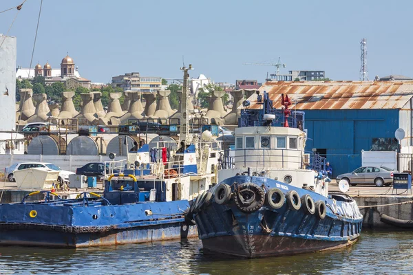 Afgemeerd sleepboot — Stockfoto