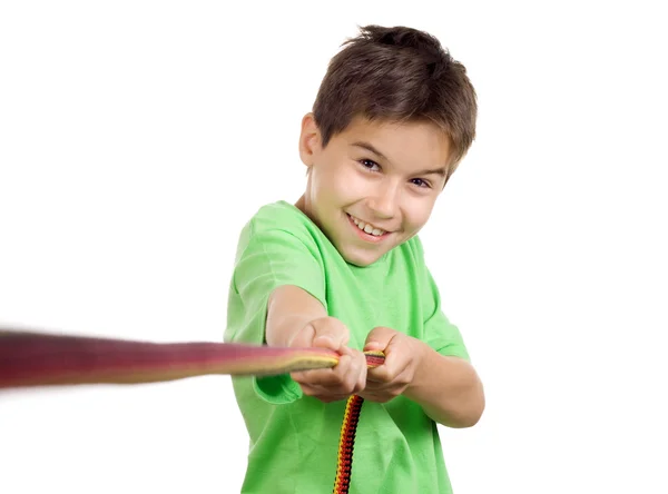 Chlapec tahá za lano — Stock fotografie
