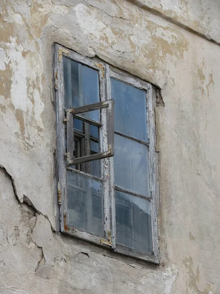 Antik Duvar Eski Bir Pencerede — Stok fotoğraf