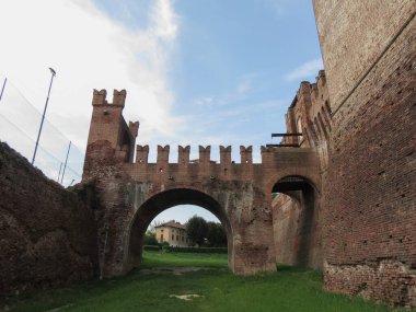 Rocca Sforzesca di Soncino (çeviri: Soncino 's Sforza Fortress) Soncino, İtalya