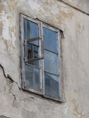 Antik duvar eski bir pencerede