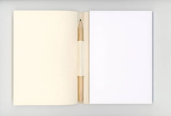 Open Notebook Met Blanco Pagina Potlood — Stockfoto