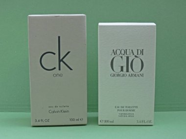 Paris, Fransa - Haziran 2016 yaklaşık: Giorgio Armani Acqua di Gio parfüm erkek ve Calvin Klein bir unisex ve iki dünya çapında evergreen çok satan Parfümler için