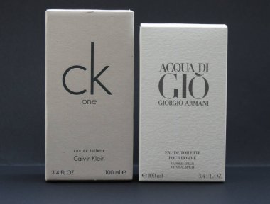 Paris, Fransa - Haziran 2016 yaklaşık: Giorgio Armani Acqua di Gio koku erkekler ve Calvin Klein bir unisex parfüm iki yaprak dökmeyen satan dünya çapında