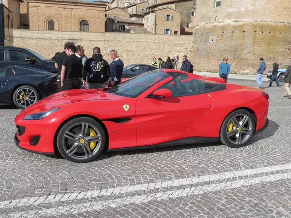 Urbino Italy Circa April 2022 Червоний Ferrari California Car — стокове фото