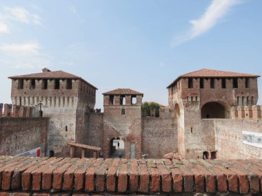 SONCINO, ITALY - CIRCA AĞUSTOS 2019: Rocca Sforzesca di Soncino (tercümesi Soncino 'nun Sforza Kalesi)