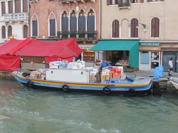 Venice Italy Circa April 2022 Cargo Boat Delivering Good Shops — Photo