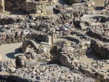 BARUMINI, SARDINIA, İTALYA - CIRCA ECTOBER 2019: Barumini 'deki Nuraghe, tarihöncesi bir megalitik yapının kalıntıları, MÖ 1500 dolaylarında inşa edildi.