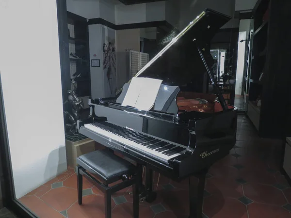 フィレンツェ イタリア Circa 2019年11月 ピアノ ピアノフォルテ キーボード楽器 — ストック写真