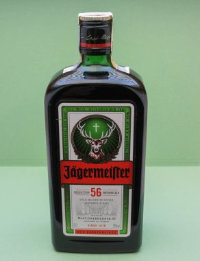 Wolfenbuettel, Almanya - Aralık 2019: bir şişe Jagermeister bitkisel likörü